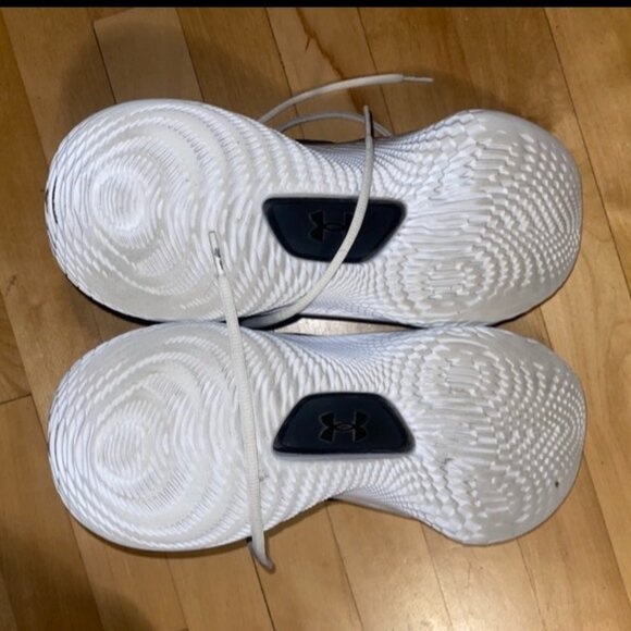 Under Armour Curry Flow 8 basketball shoes - Picture 3 of 4